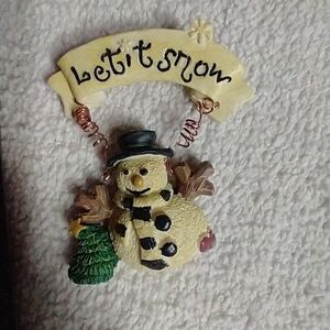 Christmas snowman ⛄ 🎁 holiday 🎄 ⛄ let it snow ❄️ 🌨️ brooch